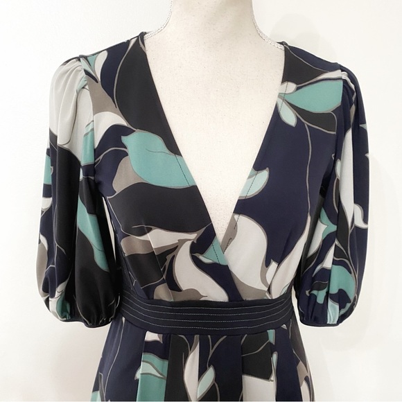 BCBGMAXAZRIA NAVY TURQUOISE FLORAL SURPLICE HALF SLEEVE KNEE LENGTH DRESS - XS - Picture 4 of 12